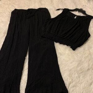 Mittoshop Trendy Black 2-Piece Set features lining & crepe-like materi